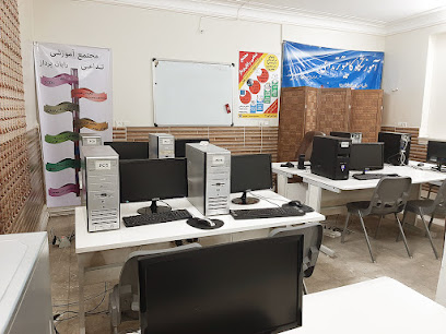 ۱۰. رایان پرداز